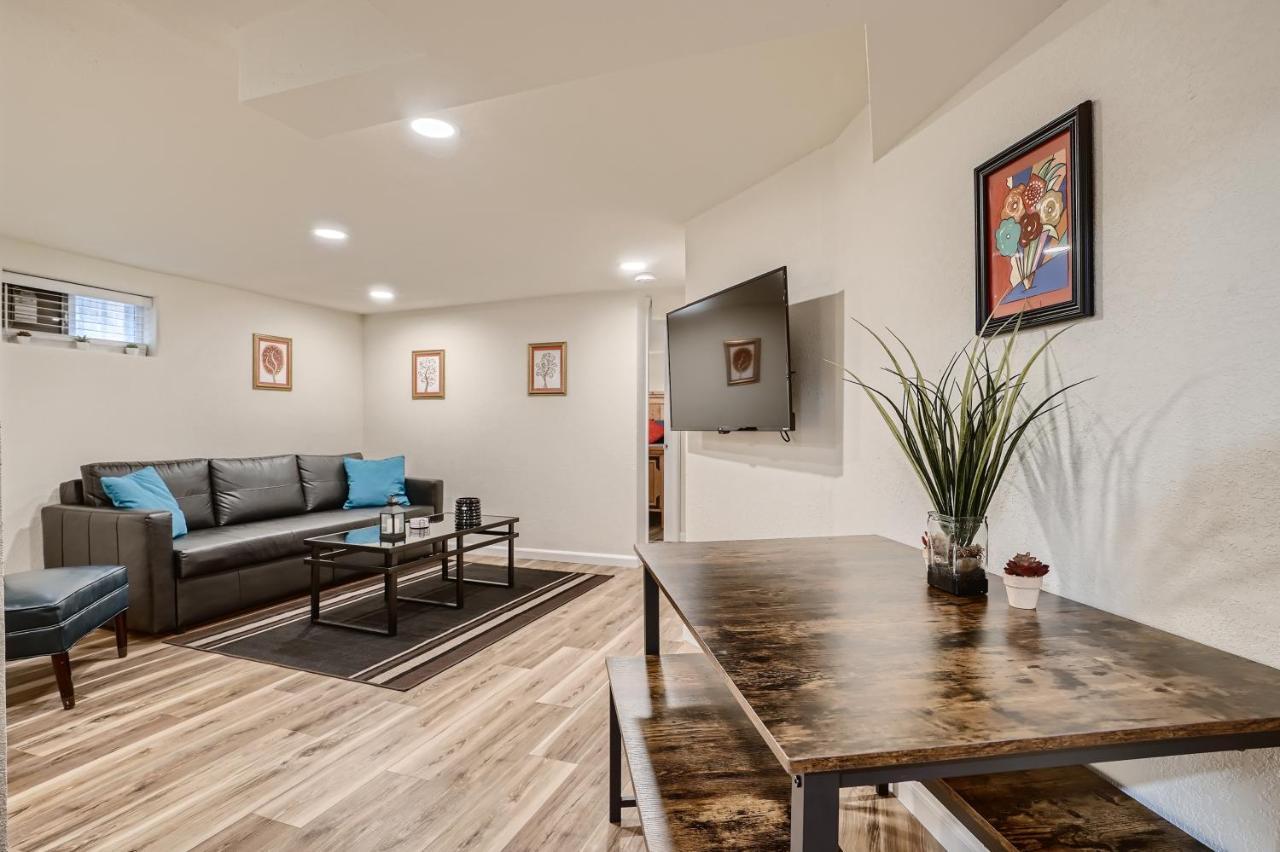 Sloans Lake Getaway - Basement Apartment Near Broncos And Downtown Denver レイクウッド エクステリア 写真