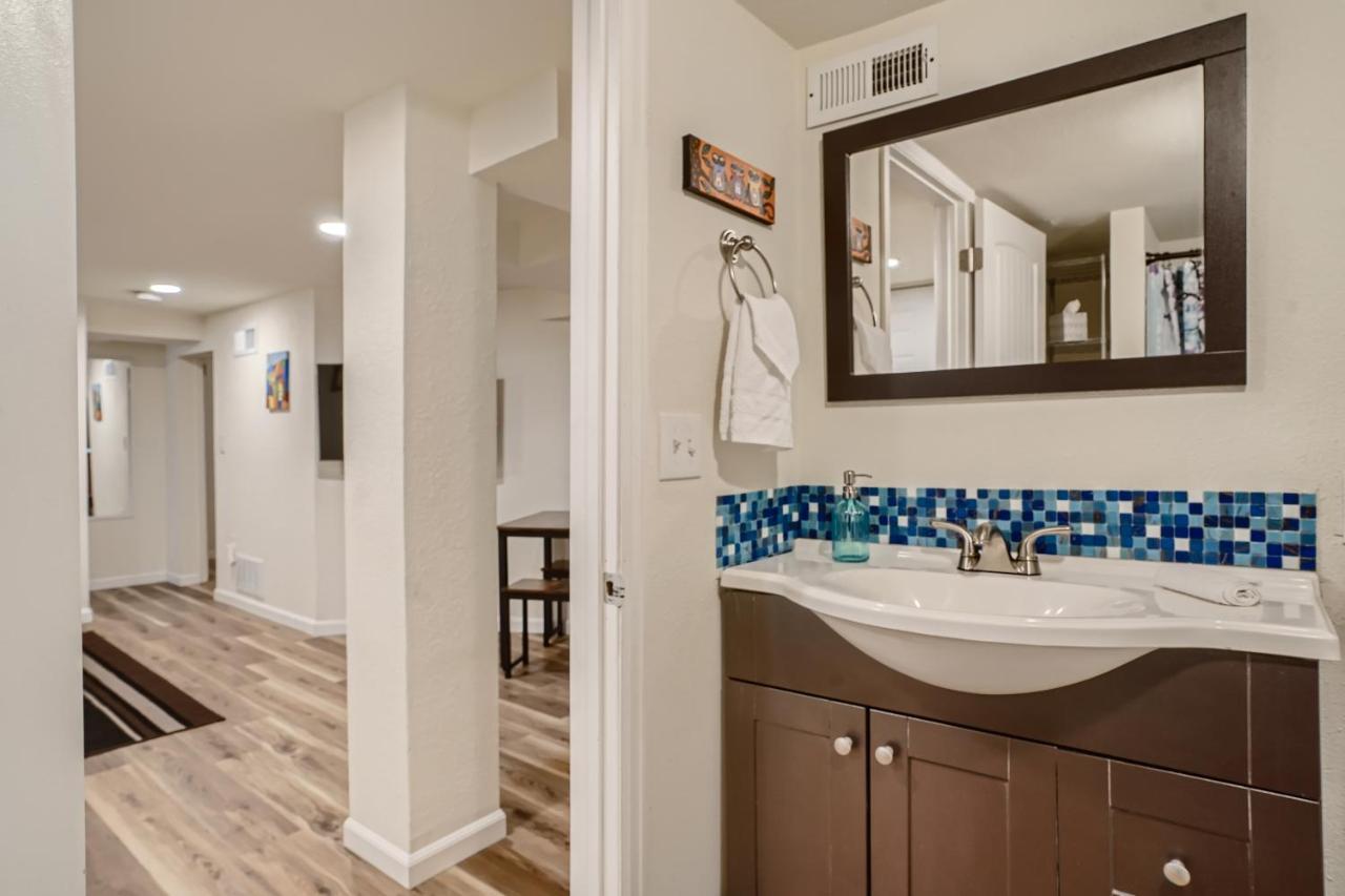 Sloans Lake Getaway - Basement Apartment Near Broncos And Downtown Denver レイクウッド エクステリア 写真