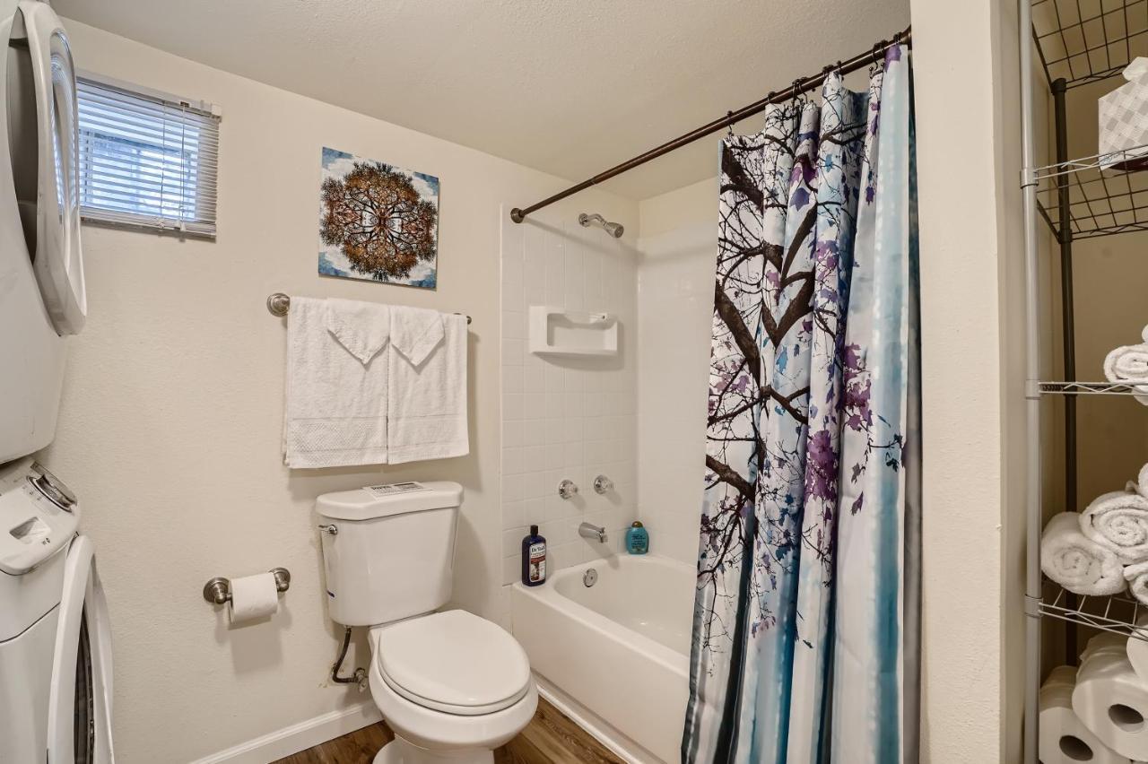 Sloans Lake Getaway - Basement Apartment Near Broncos And Downtown Denver レイクウッド エクステリア 写真